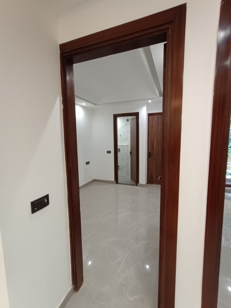 Room, igi airport area 3 Bedroom 1000 Sq.Ft. Builder Floor In Igi Airport Area Delhi 9010163