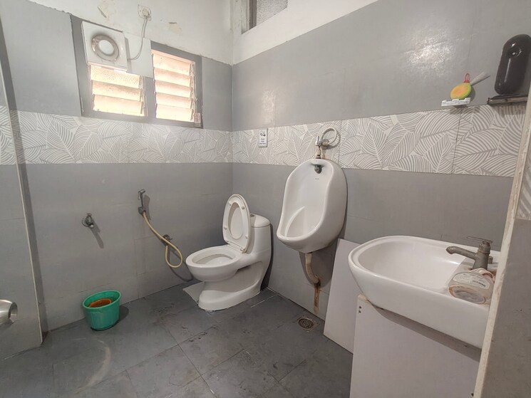 Bathroom, royapettah Commercial Office Space in IT/SEZ 2000 Sq.Ft. In Royapettah Chennai 9010216