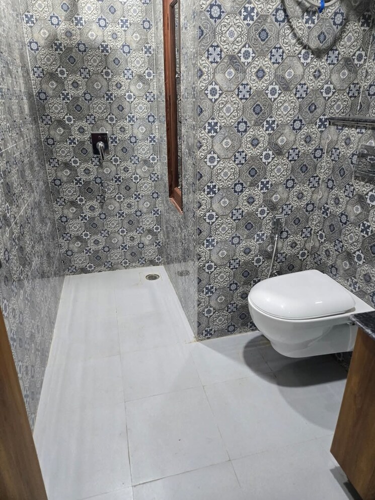 Bathroom, rohini sector 14 3 Bedroom 1200 Sq.Ft. Apartment In Rohini Sector 14 Delhi 9010247
