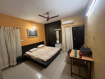 Bedroom in 3.5 BHK Apartment at Greenwood Apartment, Gomti Nagar – for Rent