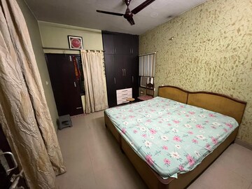 Bedroom in 3.5 BHK Apartment at Greenwood Apartment, Gomti Nagar – for Rent