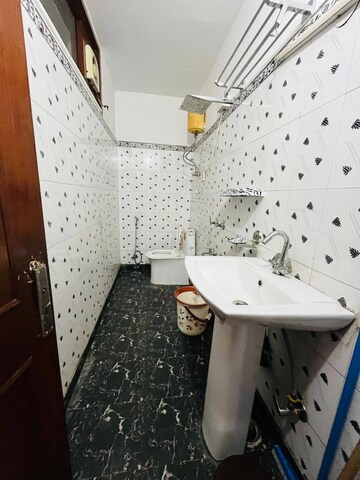 Team Area in 1 BHK Builder Floor at Saket – for Rent