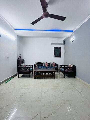 Parking in 1 BHK Builder Floor at Saket – for Rent
