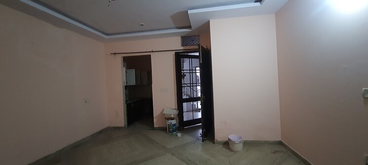 Room, sector 7 1.5 Bedroom 250 Sq.Ft. Independent House In Sector 7 Faridabad 9010328
