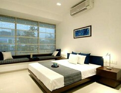 4 BHK + Servant Room,Study Room Apartment For Sale in Oberoi Garden City