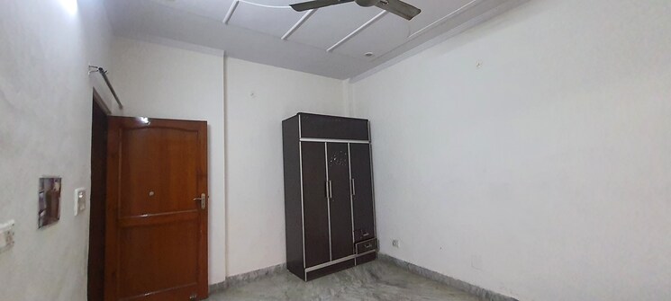 Room, sector 7 3.5 Bedroom 250 Sq.Ft. Independent House In Sector 7 Faridabad 9010356