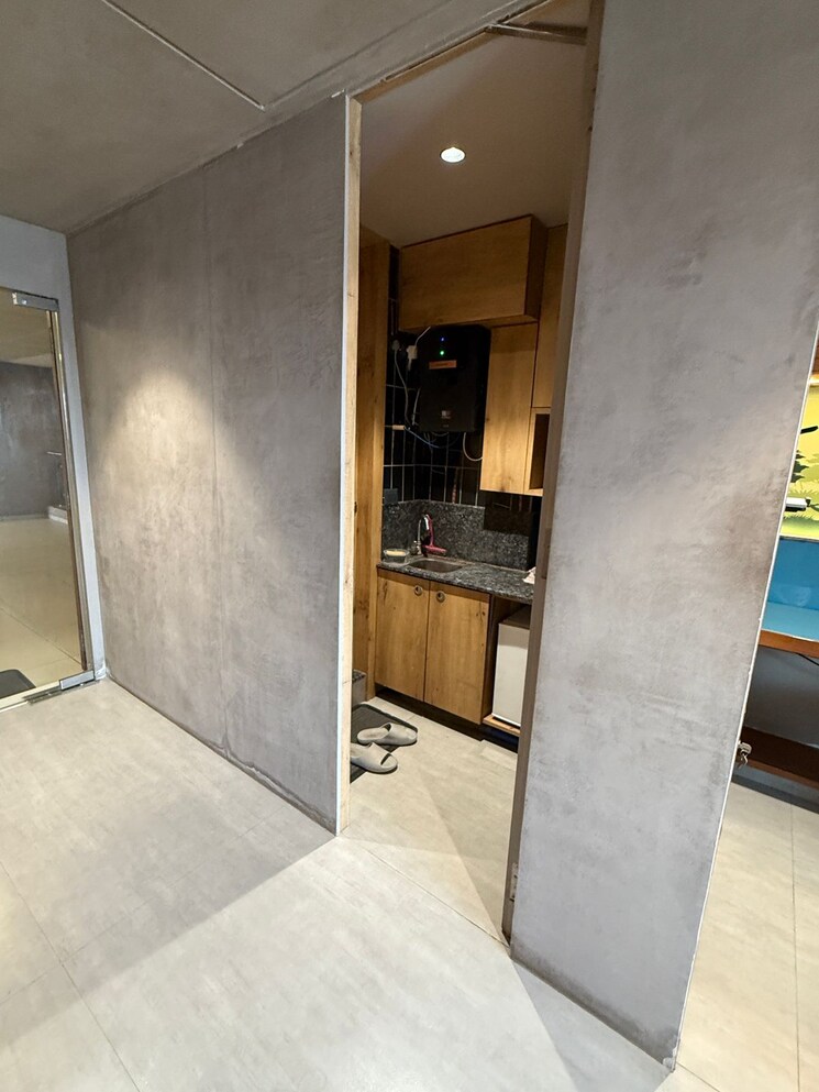 Room, science city Commercial Office Space 950 Sq.Ft. In Science City Ahmedabad 9010396