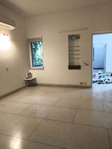 Room in 3 BHK Builder Floor at Boutique Residential Apartments A-4 1, Vasant Vihar – for Rent