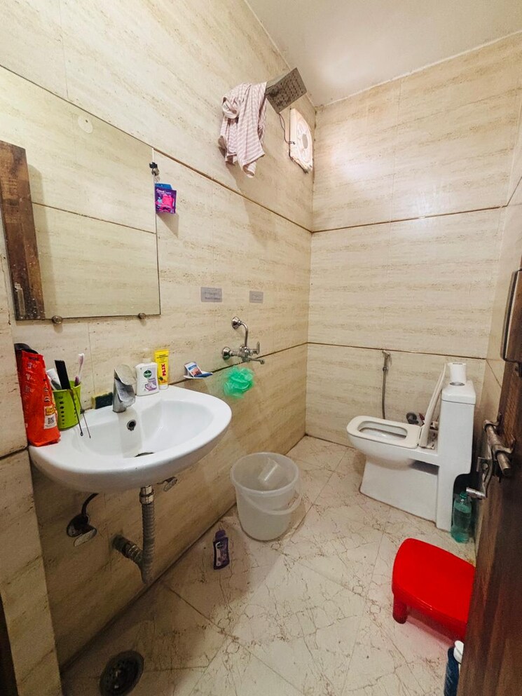Bathroom, saket 1 Bedroom 450 Sq.Ft. Builder Floor In Saket Delhi 9010432
