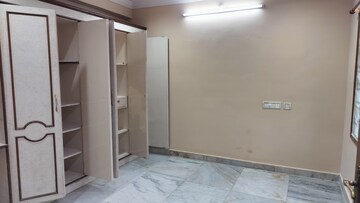 Room in 3 BHK Apartment at Banjara Hills – for Rent