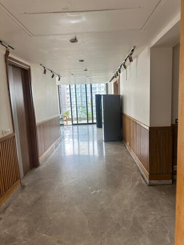Room in 4 BHK Apartment at Central Park Resorts, Sector 48 – for Rent
