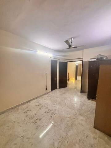 Room in 3 BHK Apartment at Bank Vihar  Apartments, Pitampura – for Rent