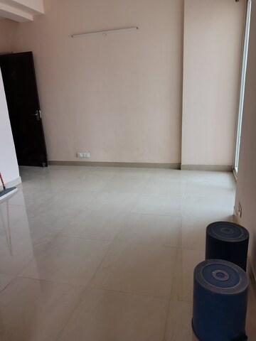 Room in 3 BHK Apartment at Amrapali Dream Valley, Tech Zone 4 Greater Noida – for Rent