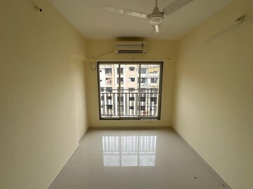 Room in 2 BHK Apartment at Dn Nagar – for Rent