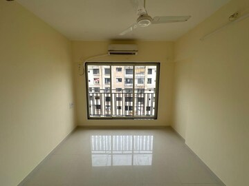 Room in 2 BHK Apartment at Dn Nagar – for Rent