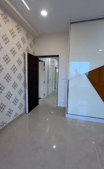 Room in 4 BHK Apartment at Aurobindo Kohinoor, Serilingampally – for Rent