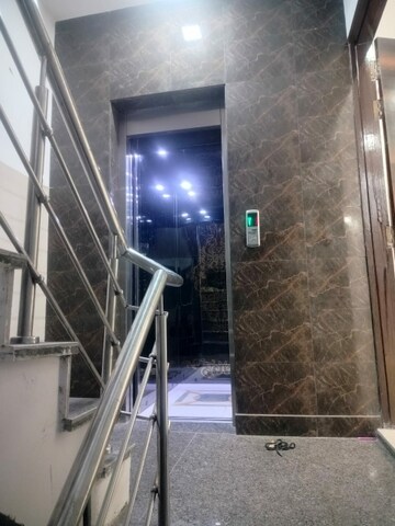 Balcony in 2.5 BHK Builder Floor at Mansarover Garden – for Rent