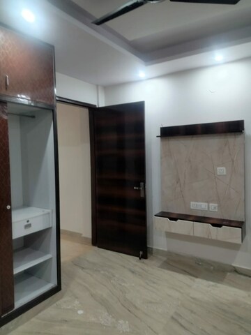 Room in 2.5 BHK Builder Floor at Mansarover Garden – for Rent