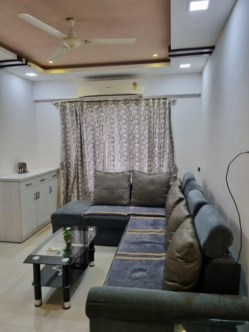 Team Area in 2 BHK Apartment at Dn Nagar – for Rent