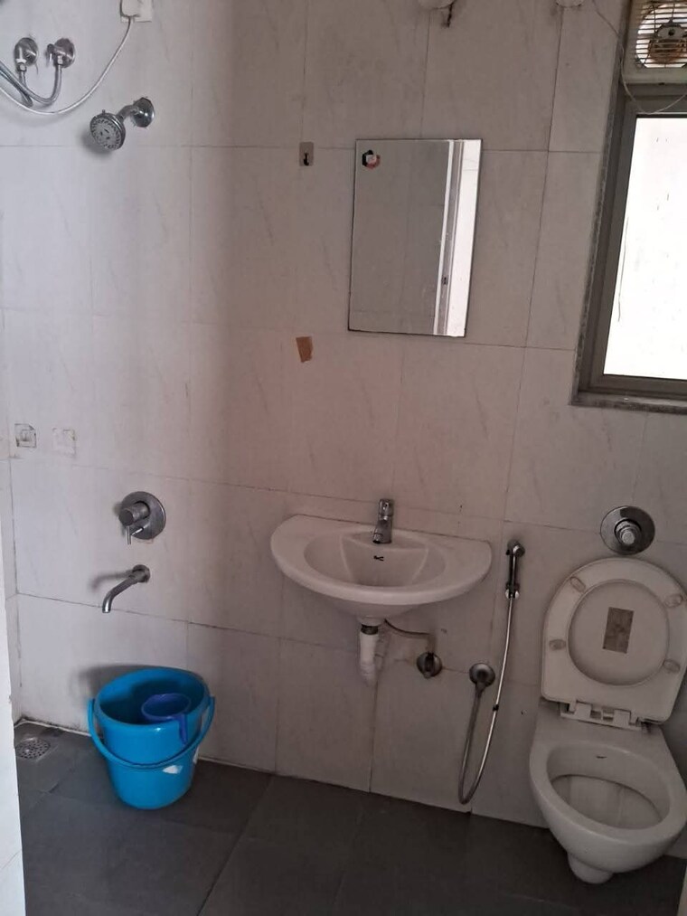 Bathroom, lodha-casa-rio 1.5 Bedroom 563 Sq.Ft. Apartment In Dombivli East Thane 9010520