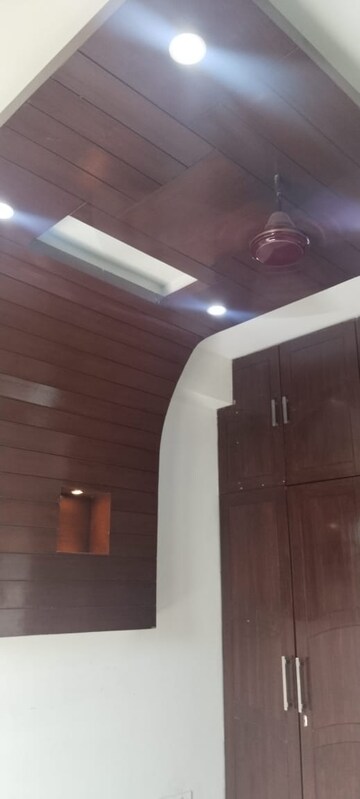 Furnished Amenities in 3 BHK Builder Floor at Mall Fifty One, Sector 51 – for Rent