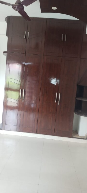 Furnished Amenities in 3 BHK Builder Floor at Mall Fifty One, Sector 51 – for Rent