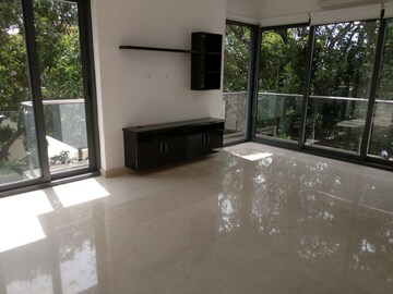 Room in 3 BHK Apartment at Embassy Oasis, Frazer Town – for Rent