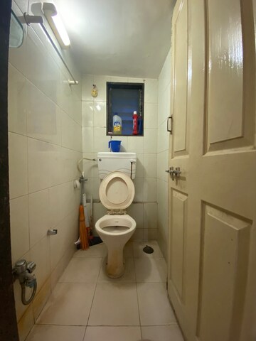 Bathroom in 1.5 BHK Apartment at Sher E Punjab, Andheri East – for Rent