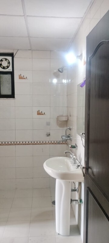 Bathroom in 3.5 BHK Apartment at Golden Apartment, Sector 56 – for Rent