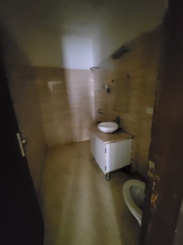 Bathroom in 3 BHK Apartment at Ardee City Palm Grove Heights, Sector 52 – for Rent