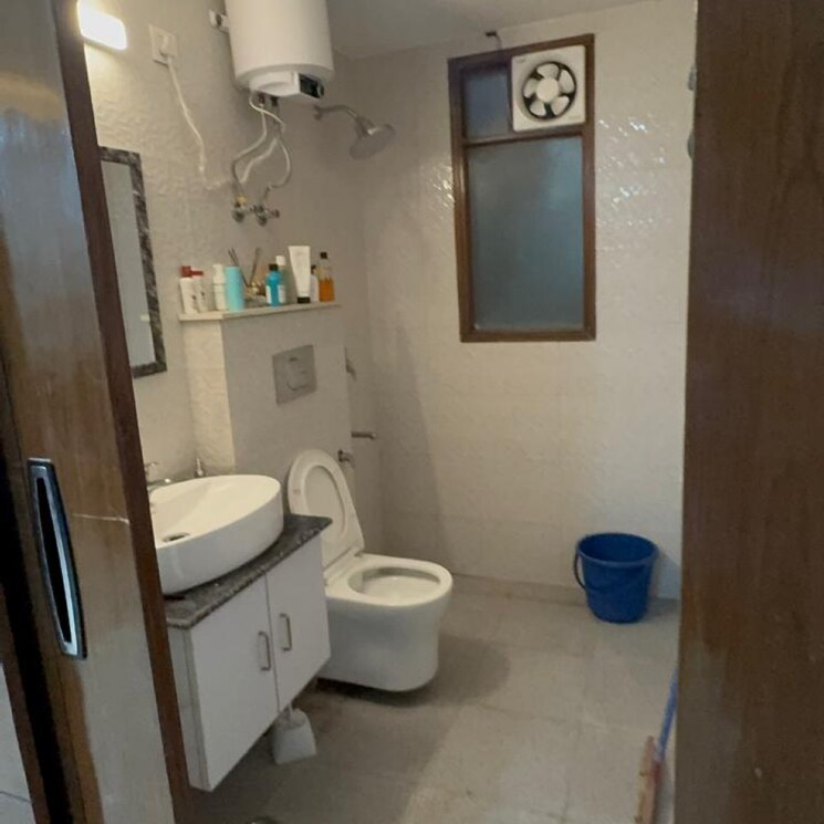 Bathroom, vasant kunj enclave 3 Bedroom 2200 Sq.Ft. Builder Floor In Vasant Kunj Enclave Delhi 9010601