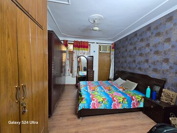Bedroom in 3 BHK Apartment at Ansal Sushant Estate, Sector 52 – for Rent