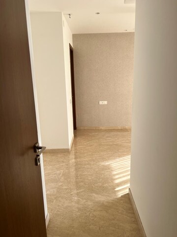Room in 1 BHK Apartment at Hiranandani Regent Hill, Powai – for Rent