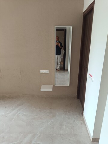 Room in 1 BHK Apartment at Hiranandani Regent Hill, Powai – for Rent