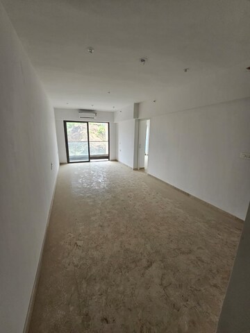 Room in 3 BHK Apartment at Kanakia Silicon Valley, Powai – for Rent