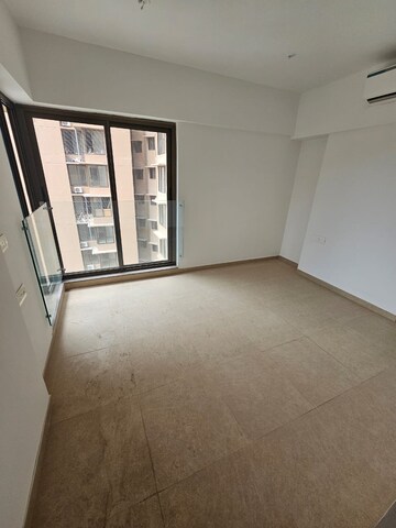 Room in 3 BHK Apartment at Kanakia Silicon Valley, Powai – for Rent