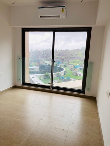 Room in 3 BHK Apartment at Kanakia Silicon Valley, Powai – for Rent