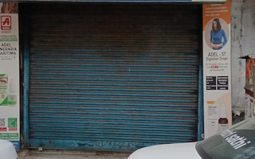 Shop For Rent in Park Street