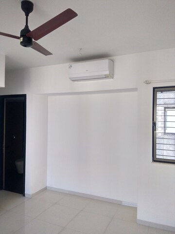 Room in 1 BHK Apartment at Lodha Splendora, Ghodbunder Road – for Rent