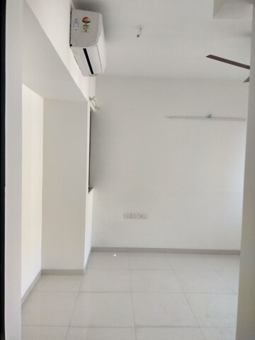 Furnished Amenities in 1 BHK Apartment at Lodha Splendora, Ghodbunder Road – for Rent