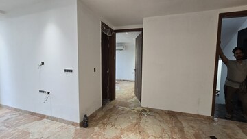 Room in 3 BHK Builder Floor at Sushant Lok I – for Rent