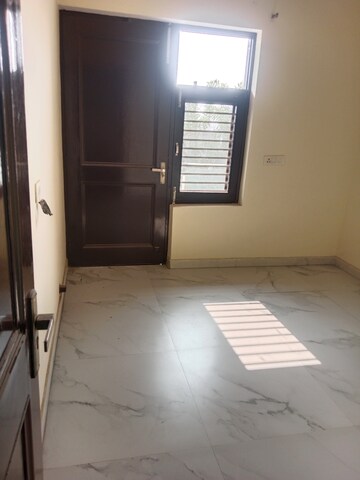 Room in 2 BHK Builder Floor at Huda – for Rent