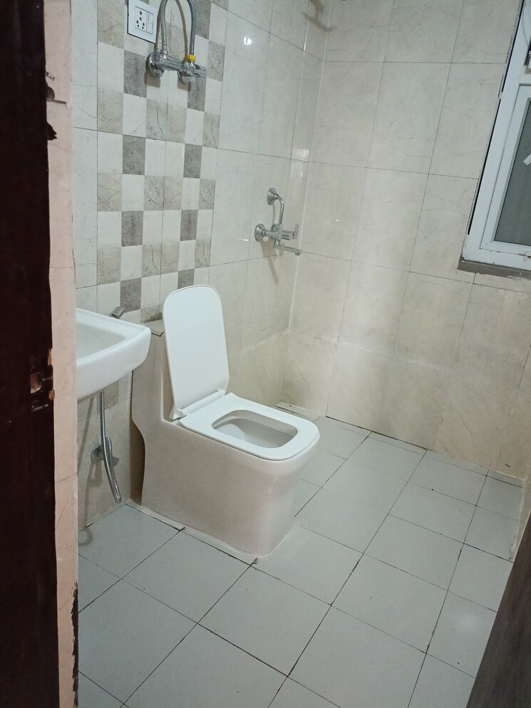 Bathroom, newtech-la-galaxia 3 Bedroom 1395 Sq.Ft. Apartment In Surajpur Greater Noida 9010764