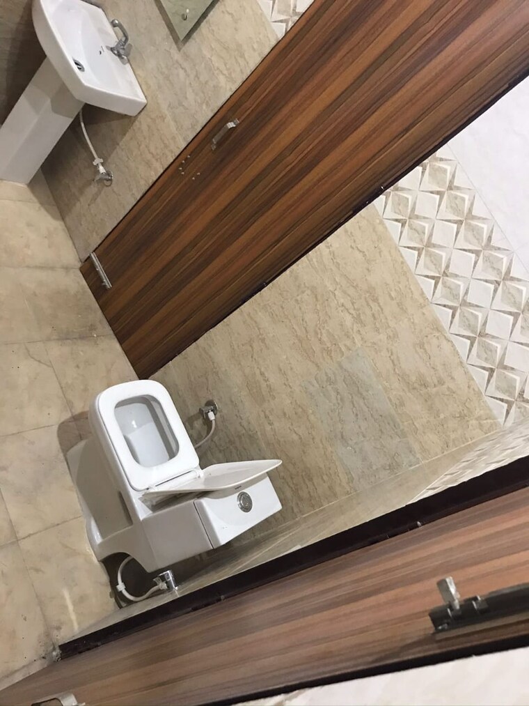 Bathroom, sector 10 3 Bedroom 2250 Sq.Ft. Builder Floor In Sector 10 Faridabad 9010784