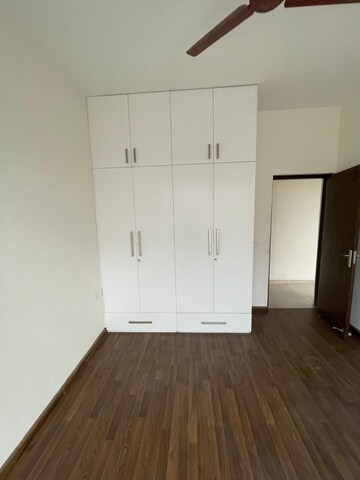 Room in 4 BHK Builder Floor at BPTP Amstoria, Sector 102 – for Rent