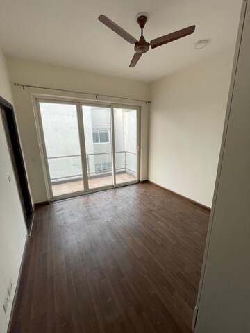 Room in 4 BHK Builder Floor at BPTP Amstoria, Sector 102 – for Rent