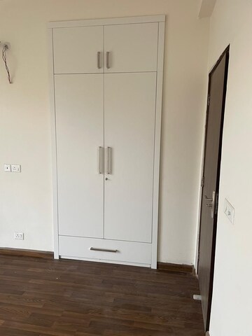 Building Lobby in 4 BHK Builder Floor at BPTP Amstoria, Sector 102 – for Rent