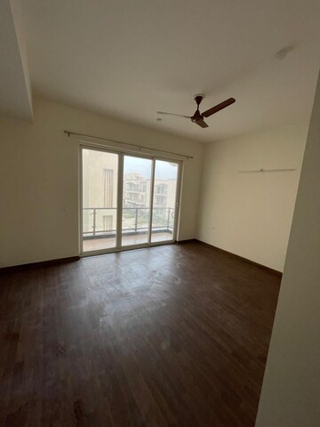 Room in 4 BHK Builder Floor at BPTP Amstoria, Sector 102 – for Rent