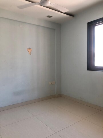 Room in 2 BHK Apartment at Colaba – for Rent