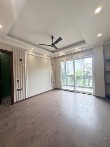 Room in 4 BHK Builder Floor at Sector 15i – for Rent